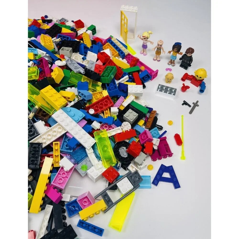VTG 1980s LEGO Red Hard Plastic Carrying Case w/ 3+ lbs Bricks & Figures *READ*